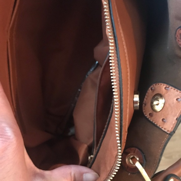 Faux Python Leather Handbag. Brand new! This can be worn casual or dressy! - Picture 6 of 10